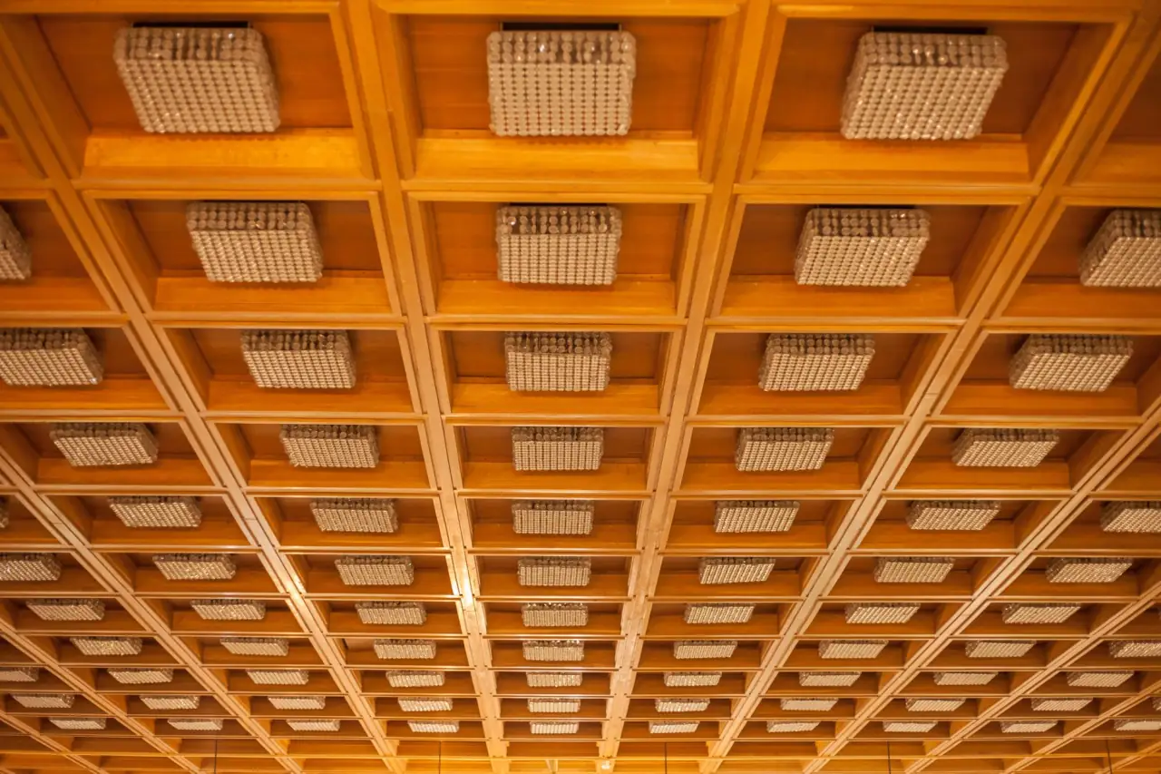 企业市场拓展中的竞争策略定位：从行业洞察到增长路径的实战解析